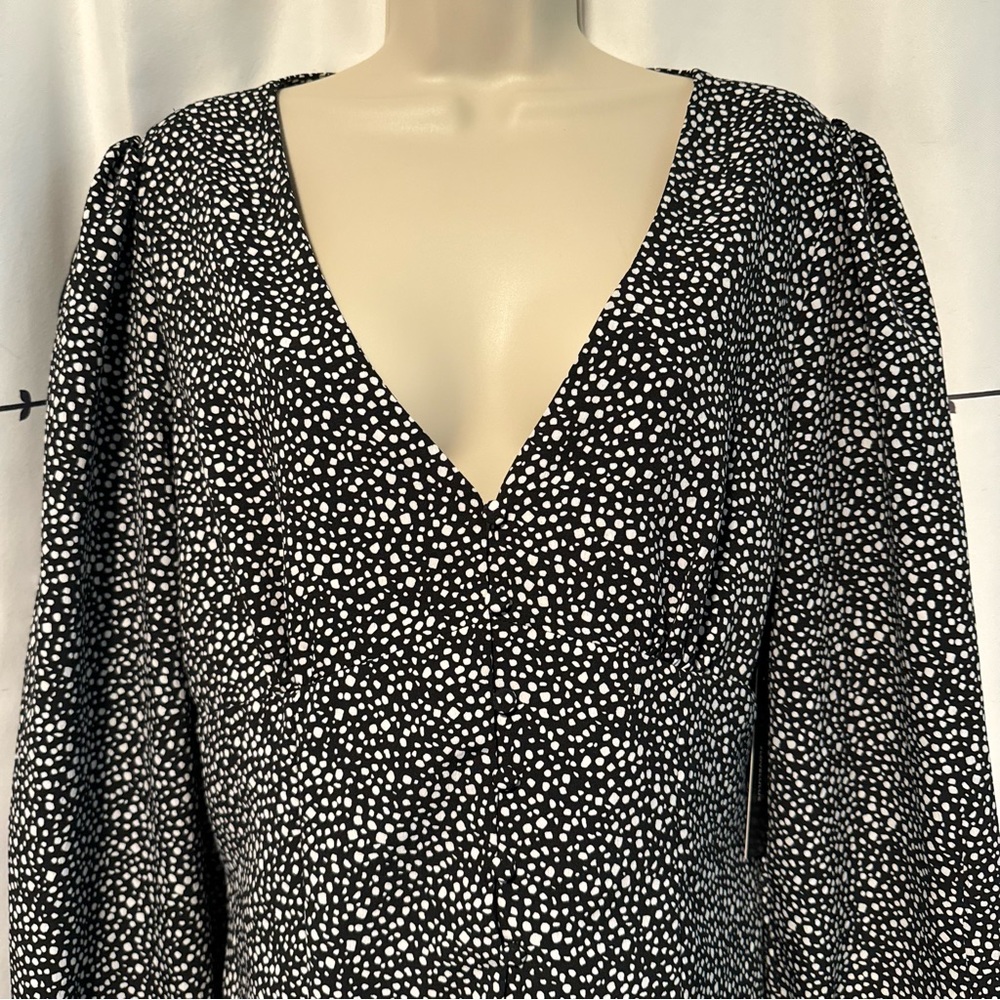 Lulus Puff Sleeve Black White V Neck Blouse Rouleau Buttons Empire Waist